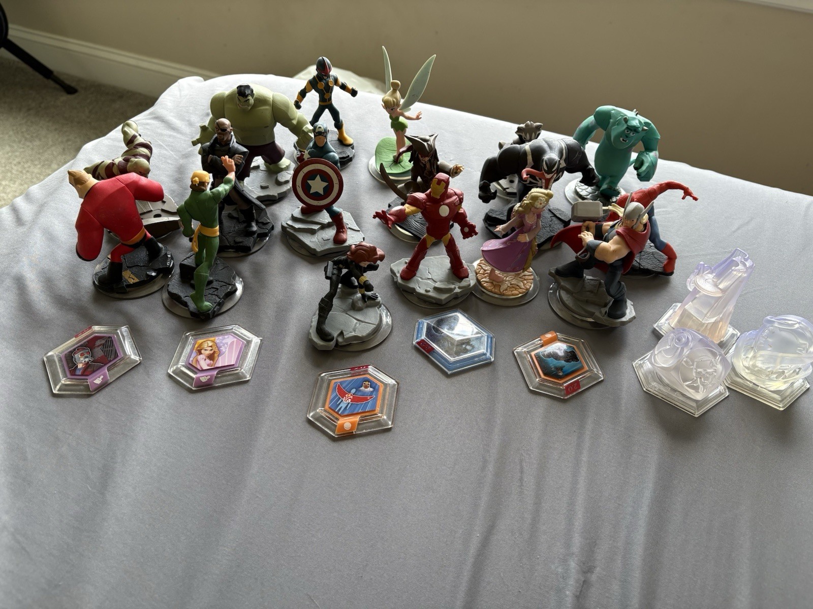 Disney Infinity 2.0 Iron Man Captain America Thor Spider-Man Hulk 8 Lot Figures