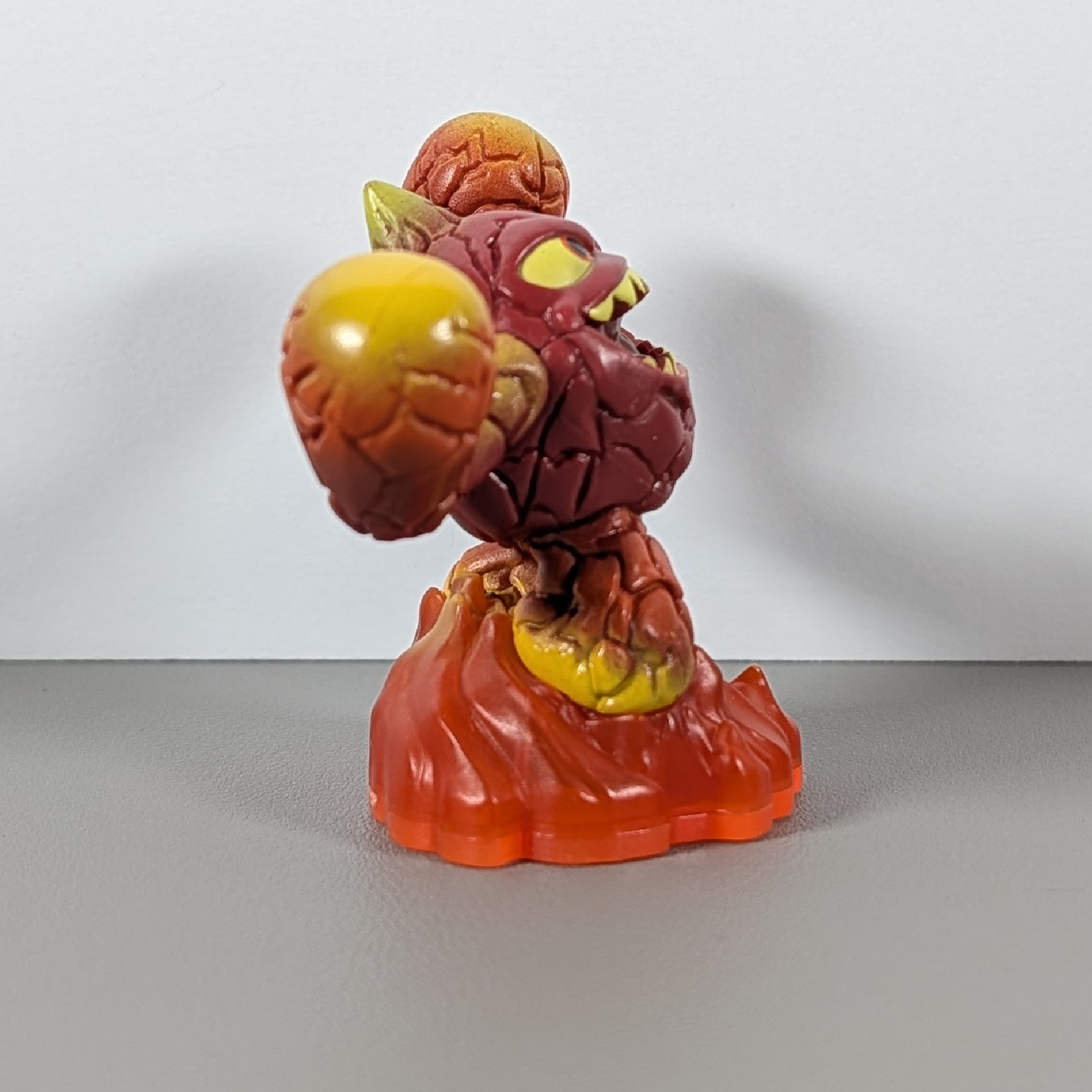 Skylanders Giants Figure – Eruptor Lightcore (Orange Base)