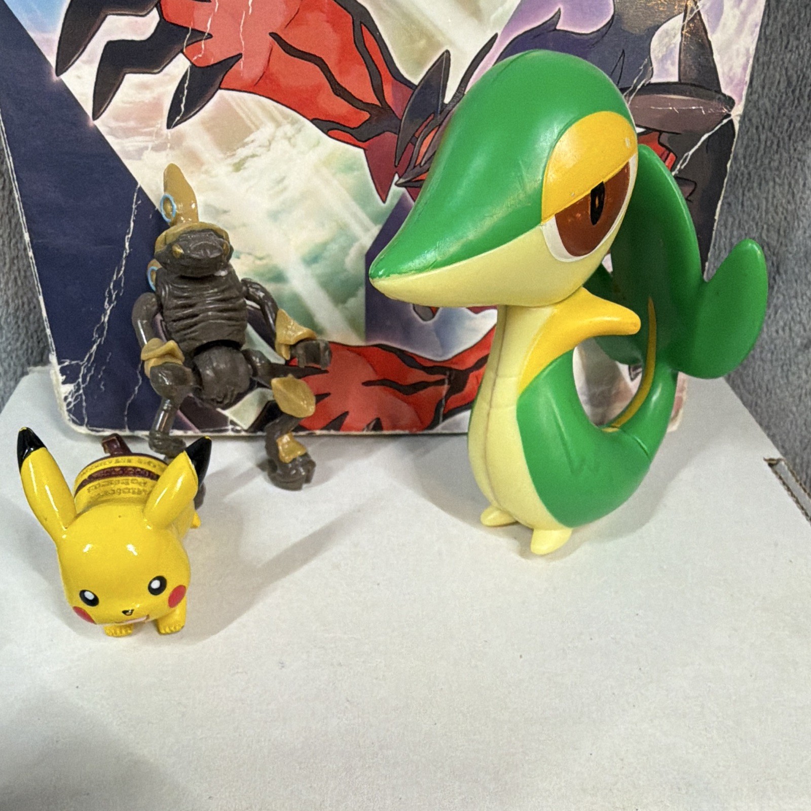 The Pokemon Company Pokemon X & Y Guidebook w/ Figures & Official Poster Map