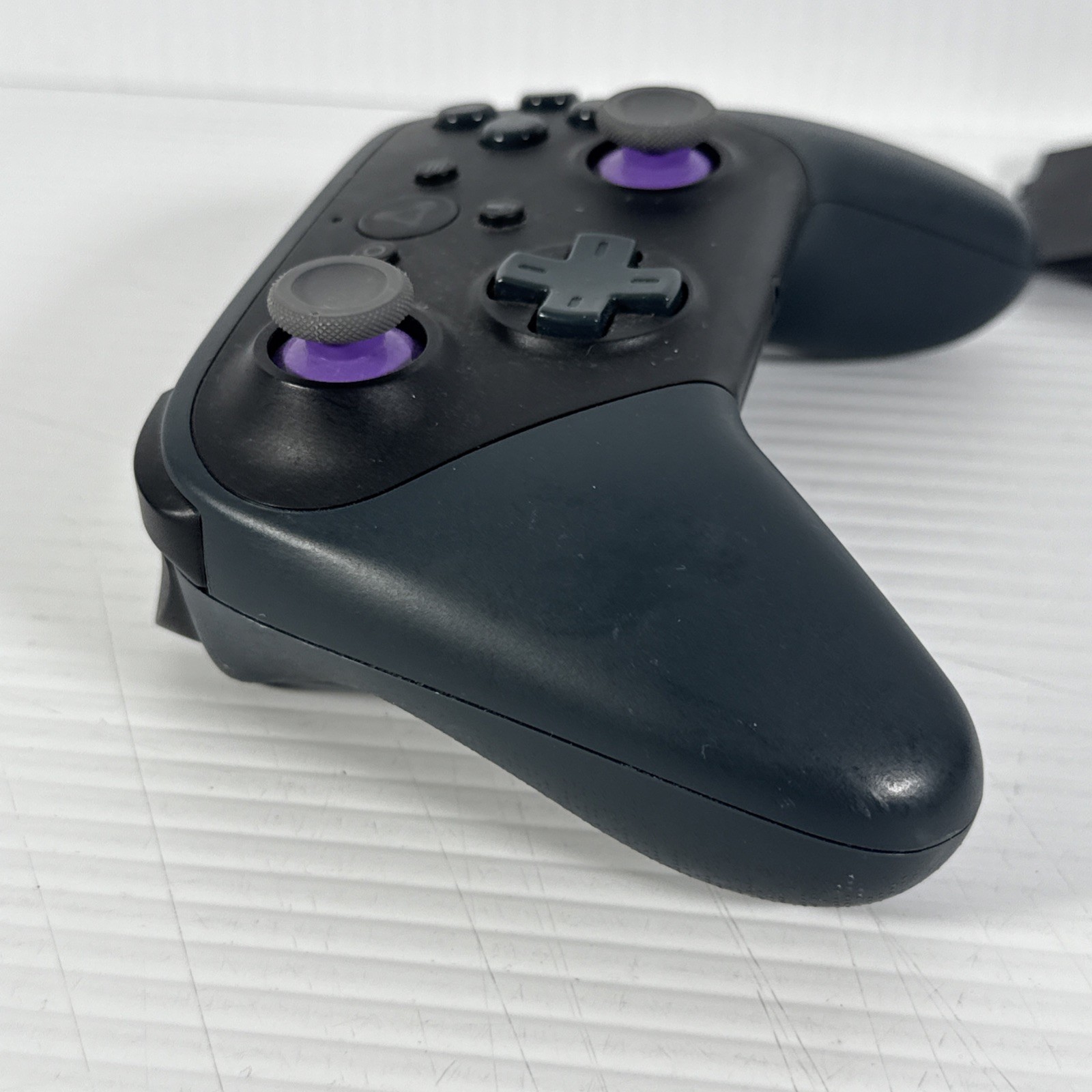 Amazon T28B69 Luna Multi Platform Wireless Gaming Controller Black Pre Owned