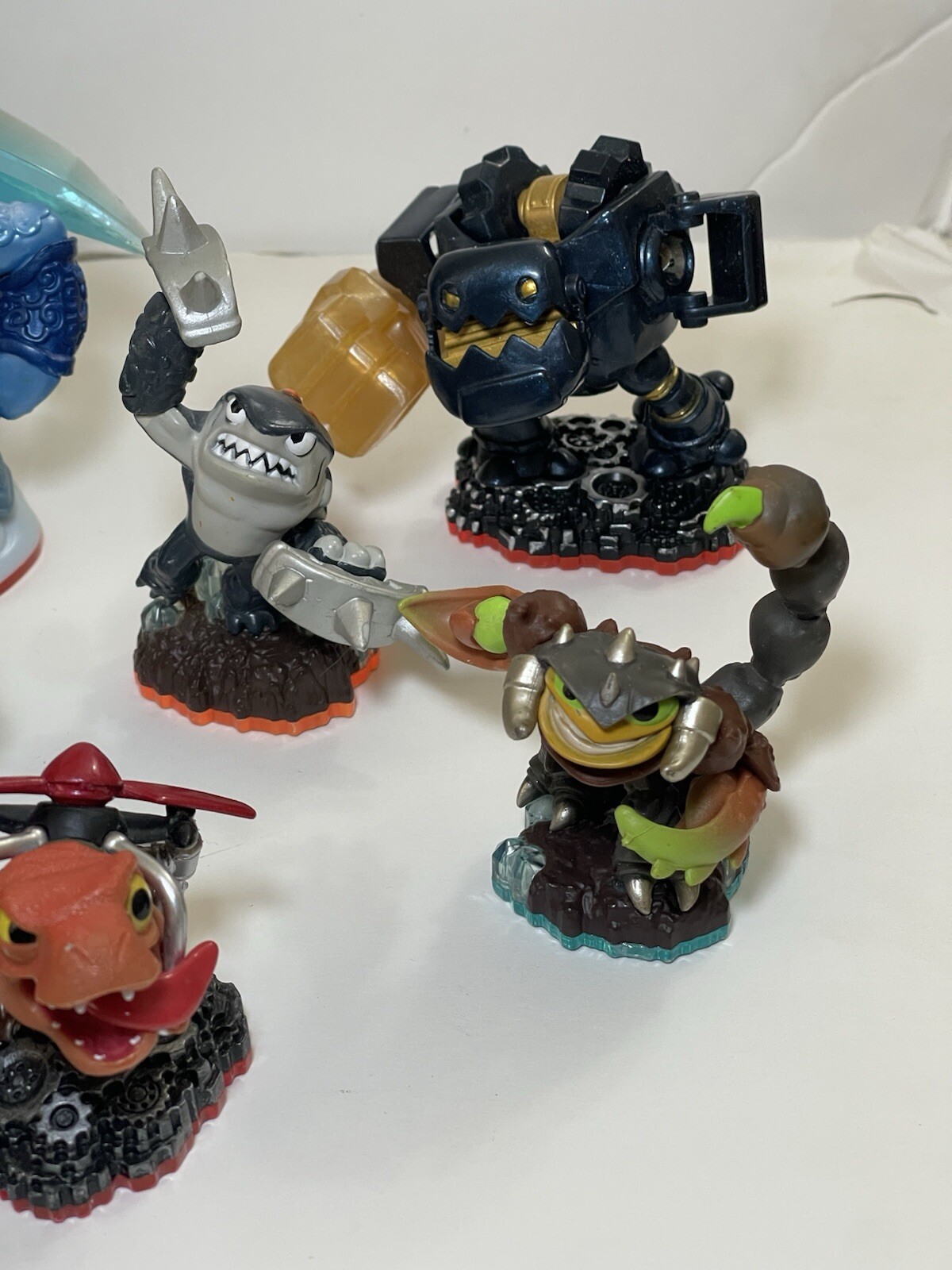 Skylanders Giants Lot of 12, Including Carrying Case