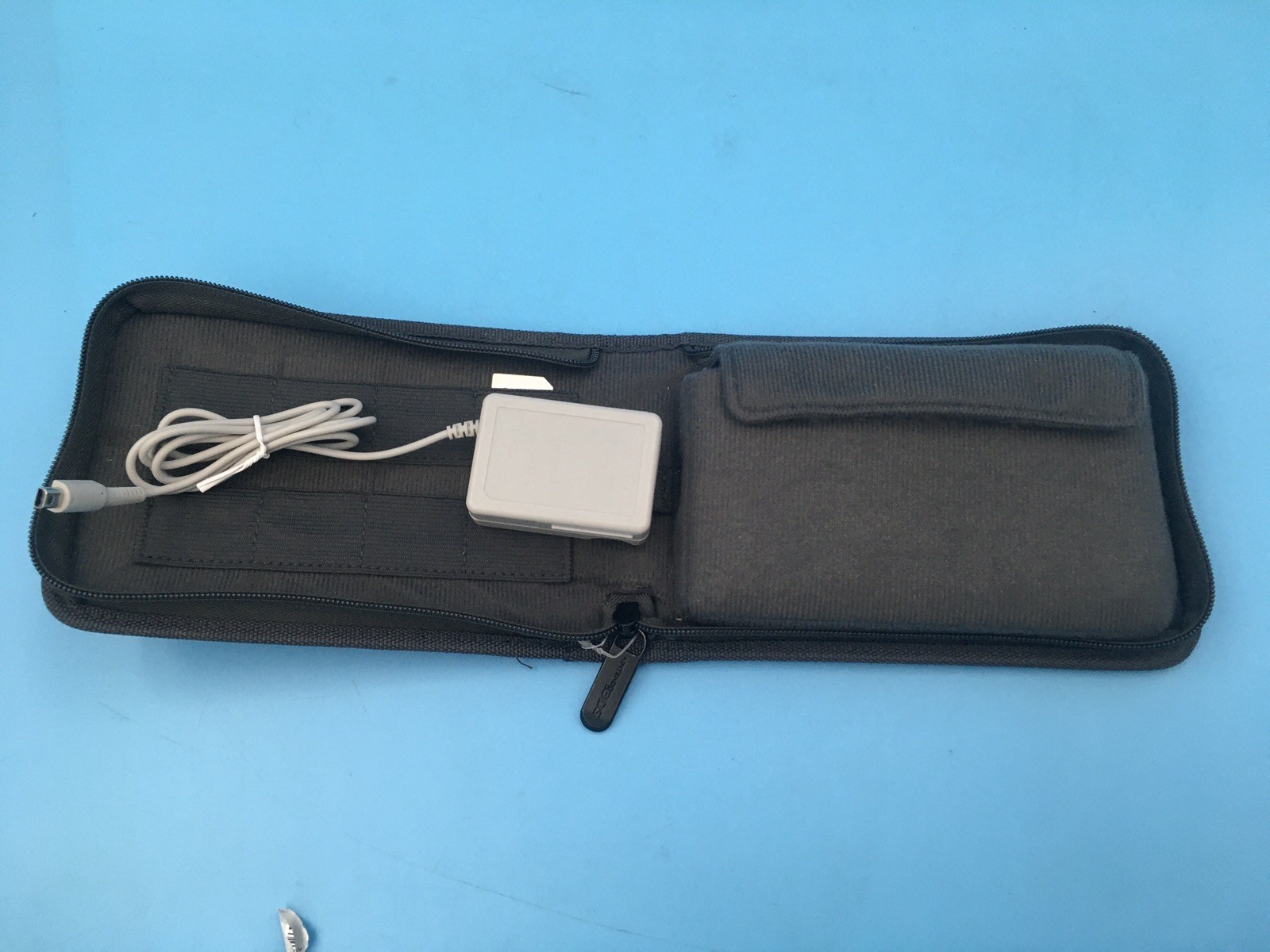 Nintendo DSi XL Red Burgundy UTL-001 w/ Stylus, Charger, 1gb SD Card, & Case