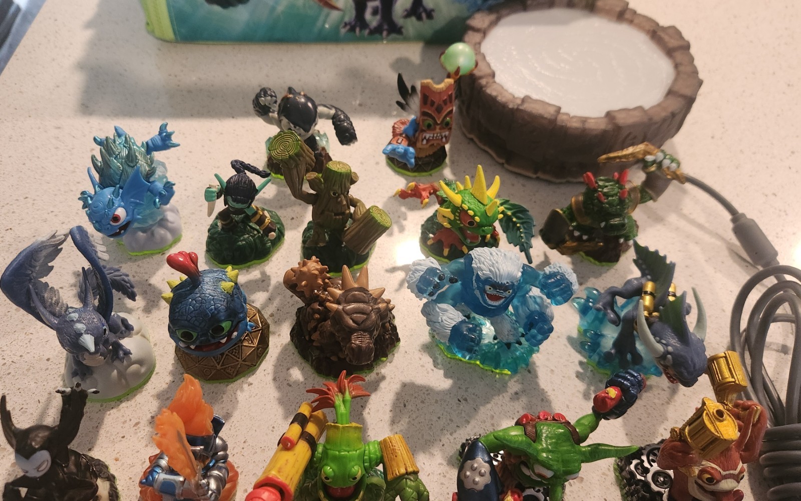 Xbox 360 Skylanders Spyros Adventure Lot 22 Figures, Game, Portal, Carrier…