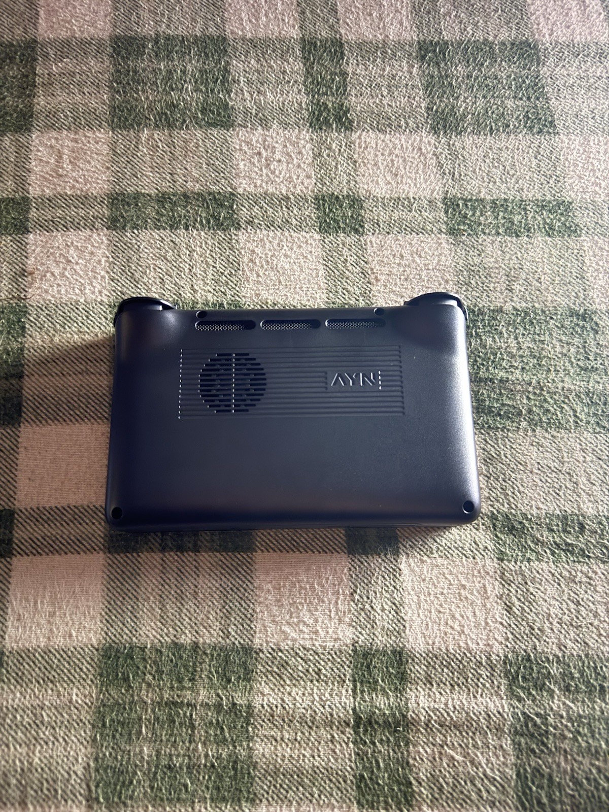 AYN Thor Handheld Black Base Model 8+ 128GB 1080p
