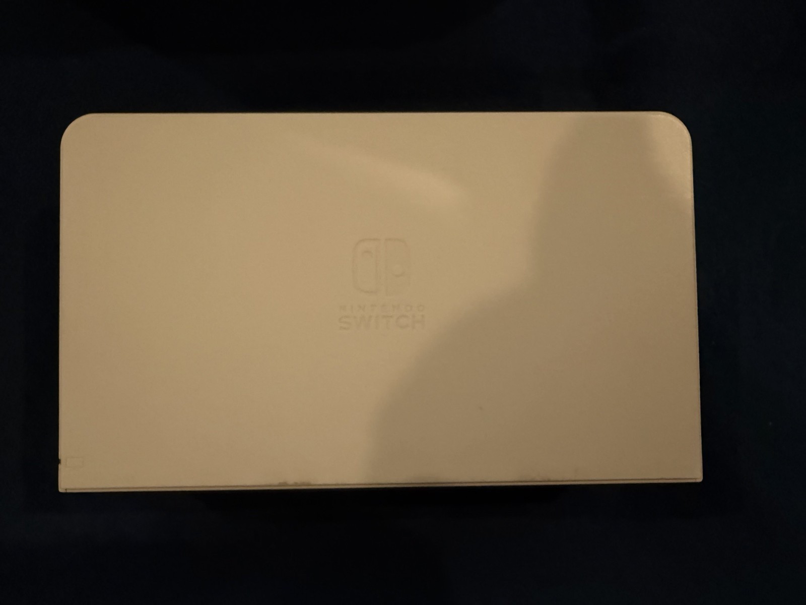 Nintendo Switch Oled Edition (Comes w/ charging stand, carrying case and Game)