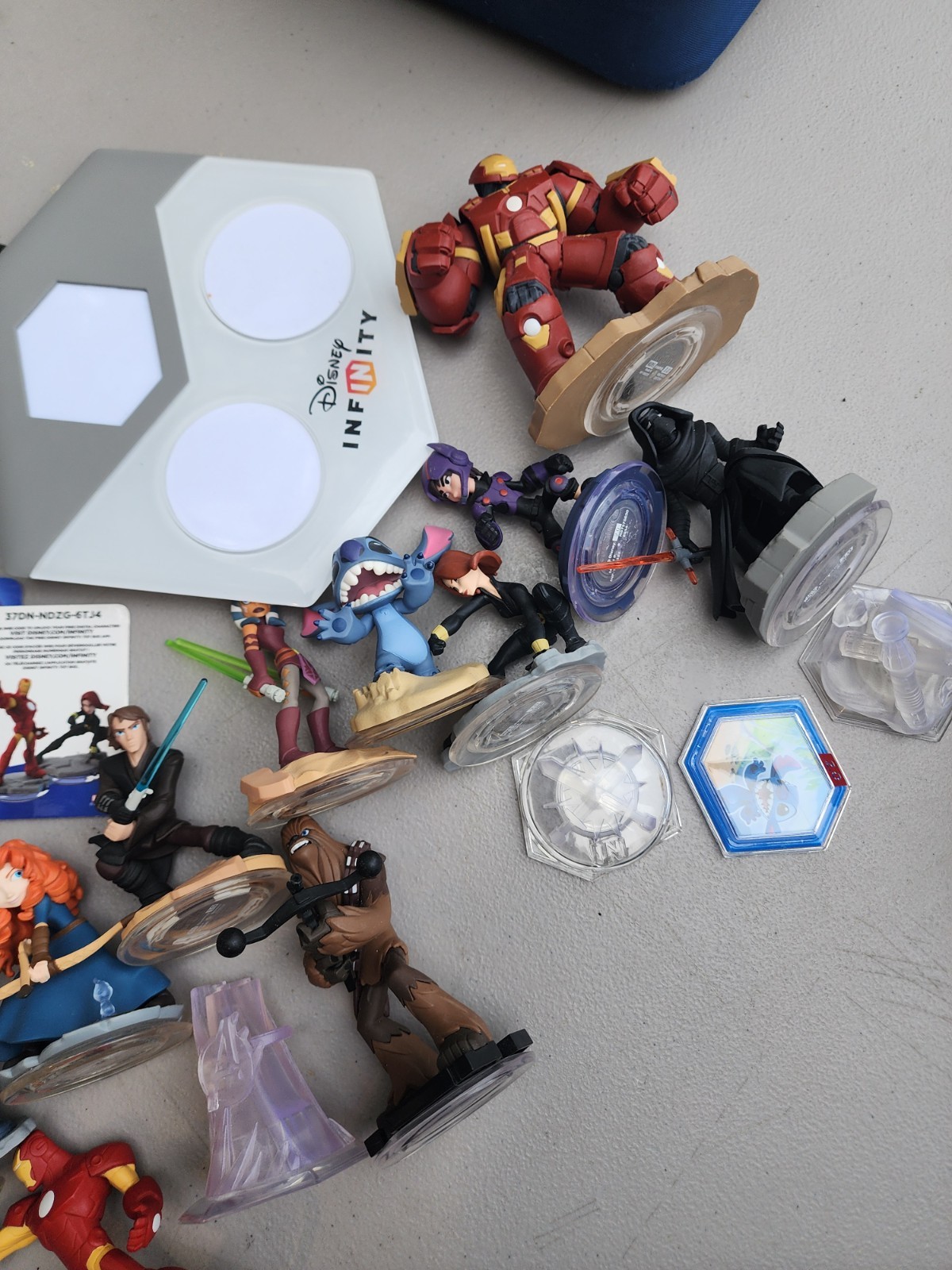 Disney Infinity 2.0 And Xbox One Lot Of 13 Figures W/ Portal