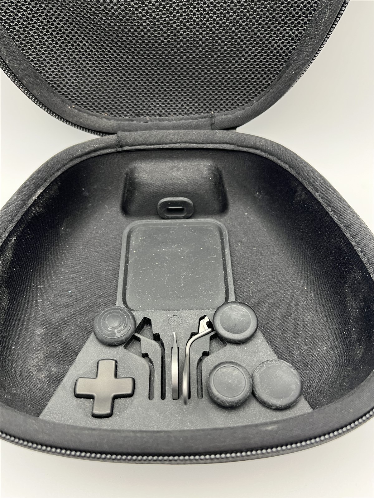 Microsoft Xbox One Elite Series 2 Controller Case w/ INTERCHANGEABLE PARTS