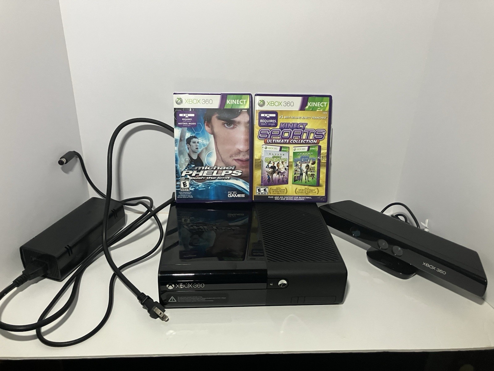 Xbox 360 E 1538 Console 250 GB HD, Cables, Kinect, Games