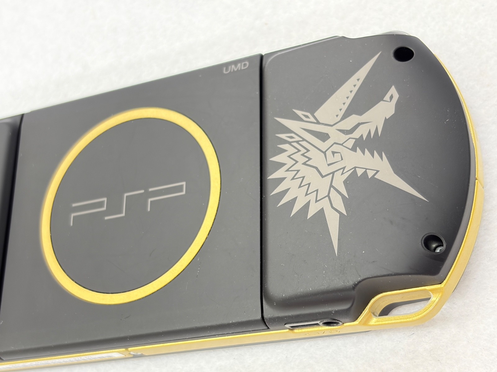 [RARE] SONY PSP-3000 Monster Hunter Portable 3rd Hunters Limited Model Gold