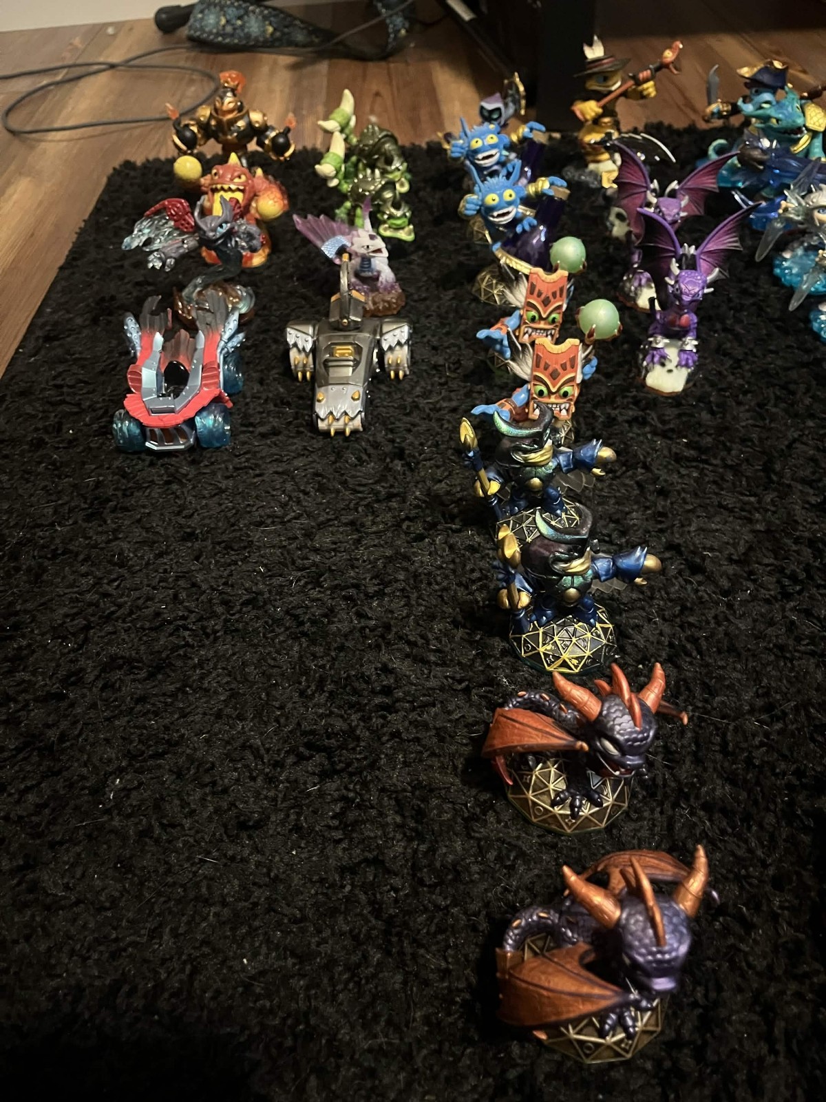 45 Skylander figures! 5 Magic items and 2 vehicles (Good condition and working!)