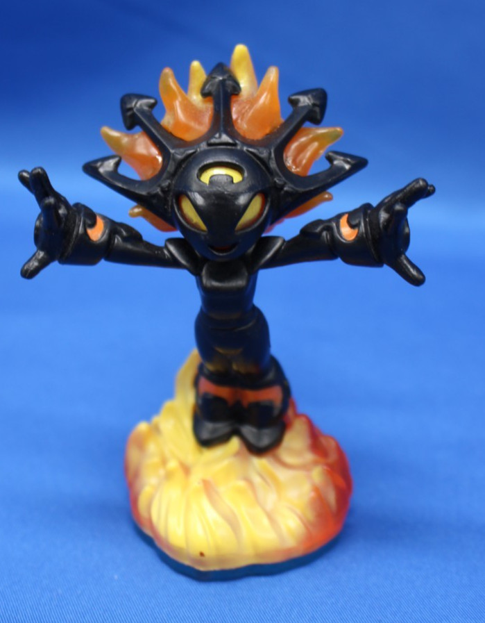 Lot of 2 Skylanders Swap-Force Figures Blast Zone & Smolderdash Light Core