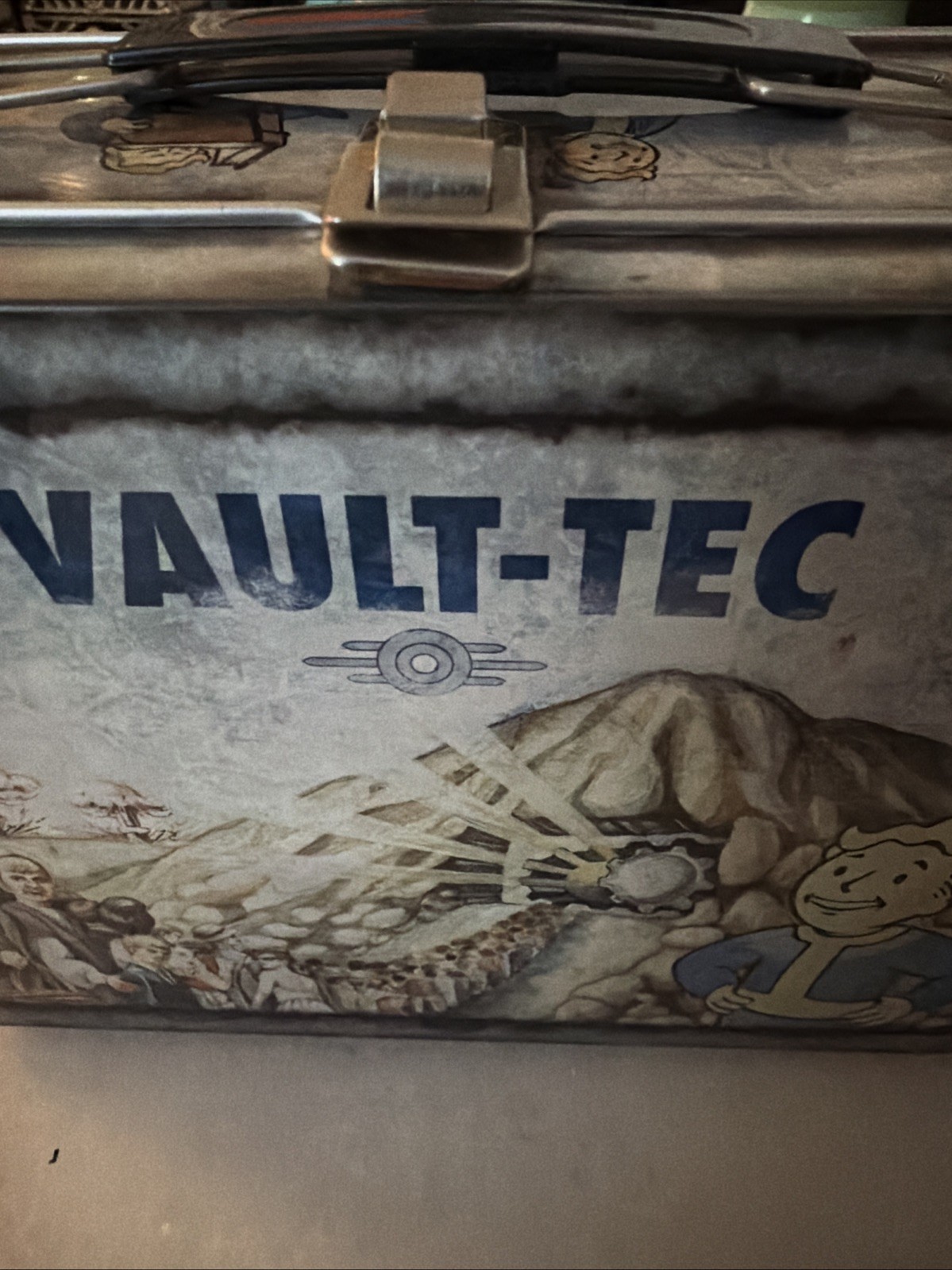 Fallout 3 Collector’s Edition Xbox 360 CIB Vault Boy Bobblehead Lunchbox