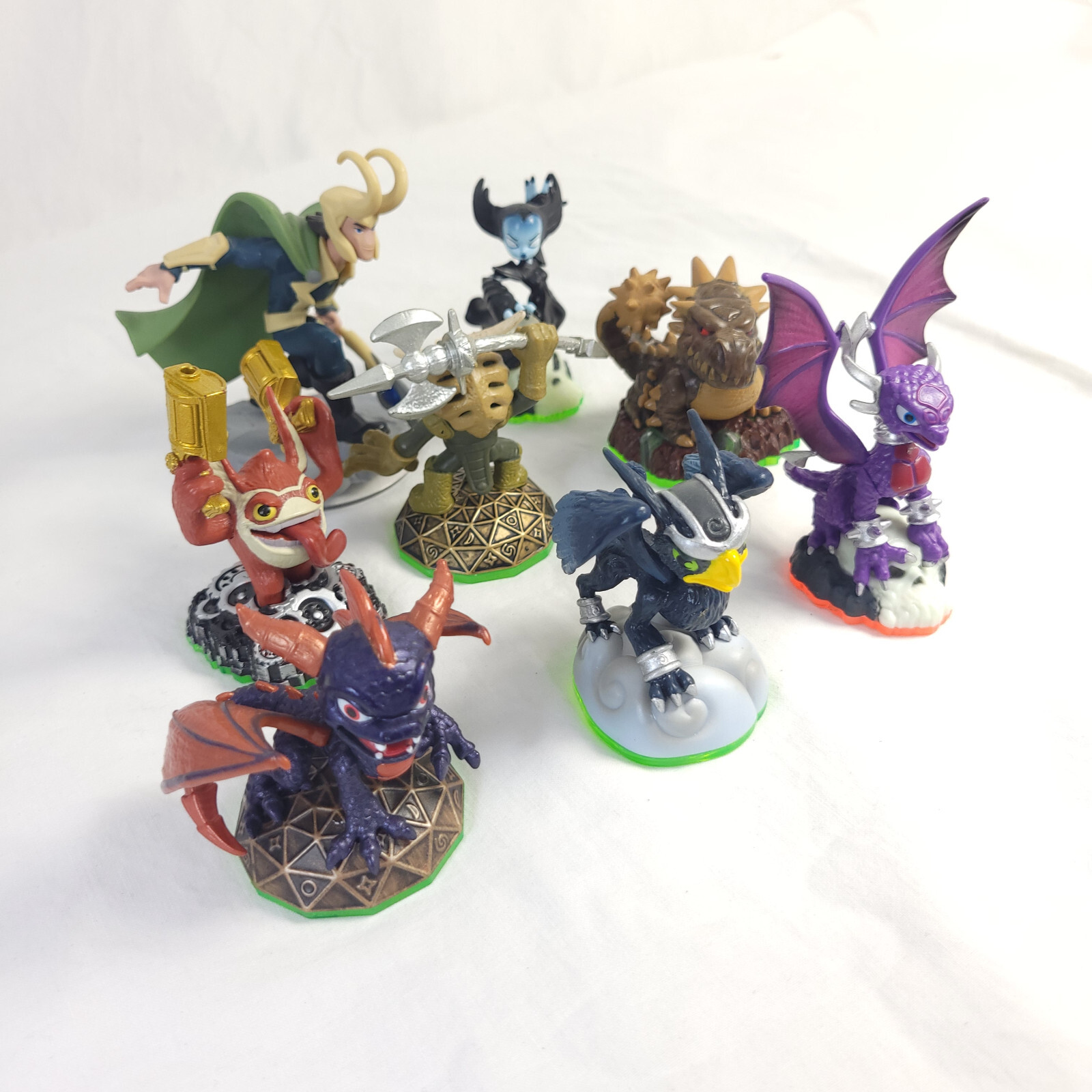 Skylanders Lot of 8 Figures And Xbox 360 Portal Of Power