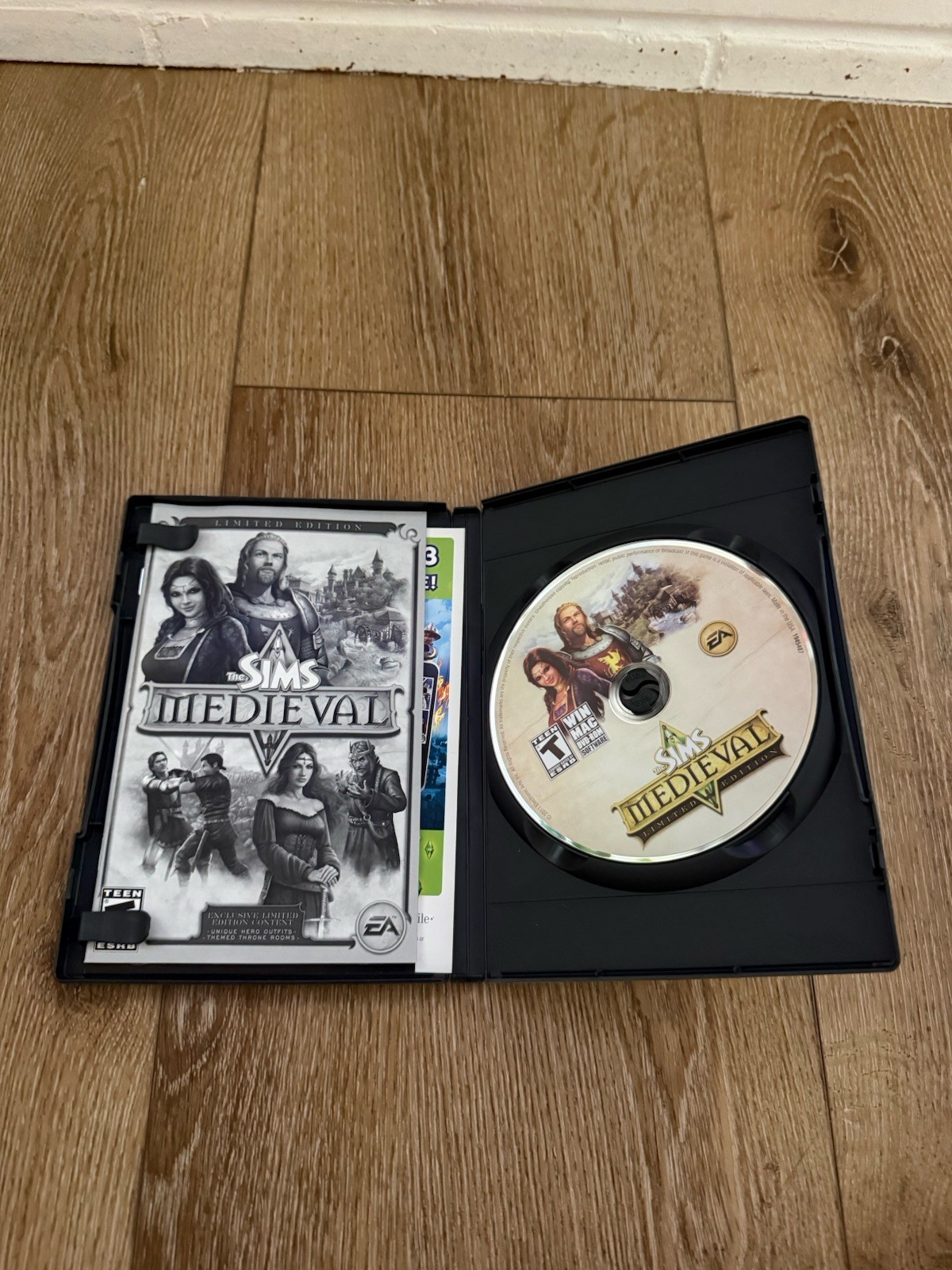 The Sims Medieval Limited Edition PC Mac Complete 2011 Manual EA Bonus Content