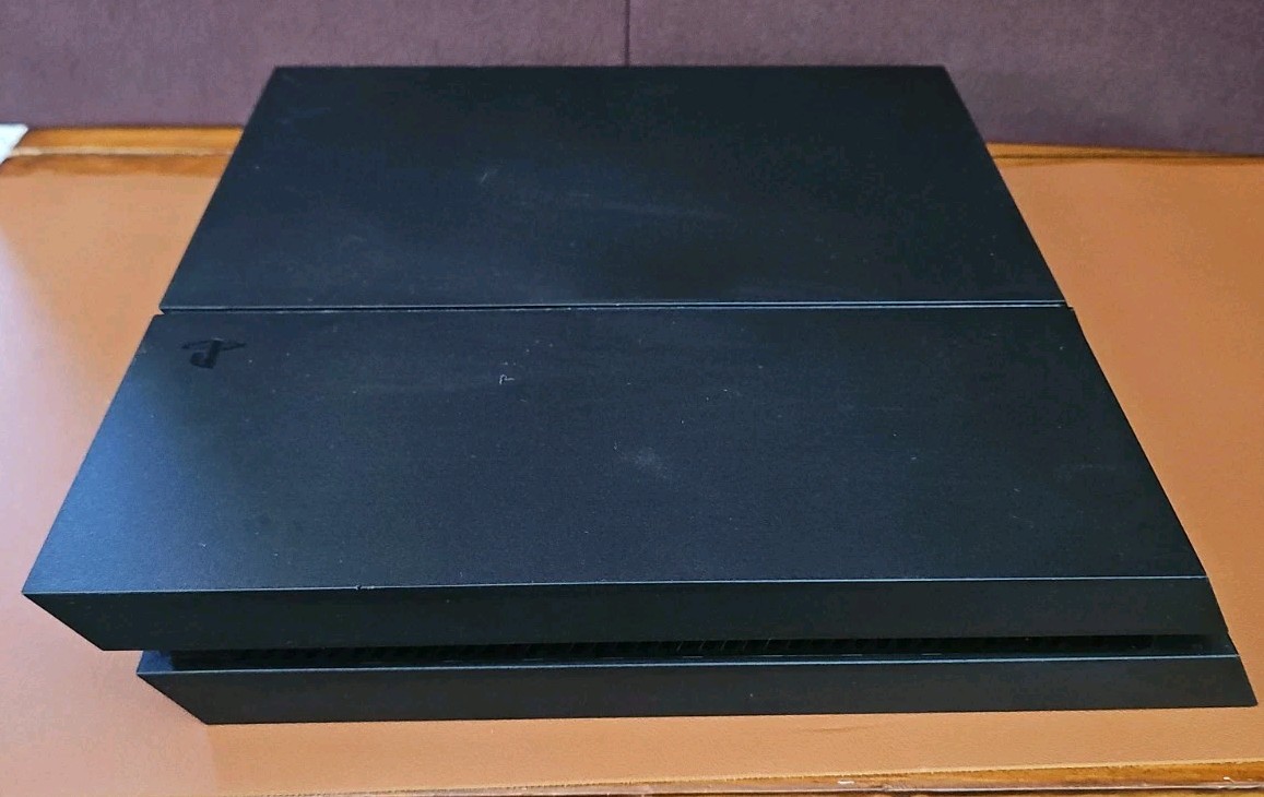 WORKING Sony Playstation 4 500GB PS4 FAT Console 2 Controllers 4 Games CUH-1215A