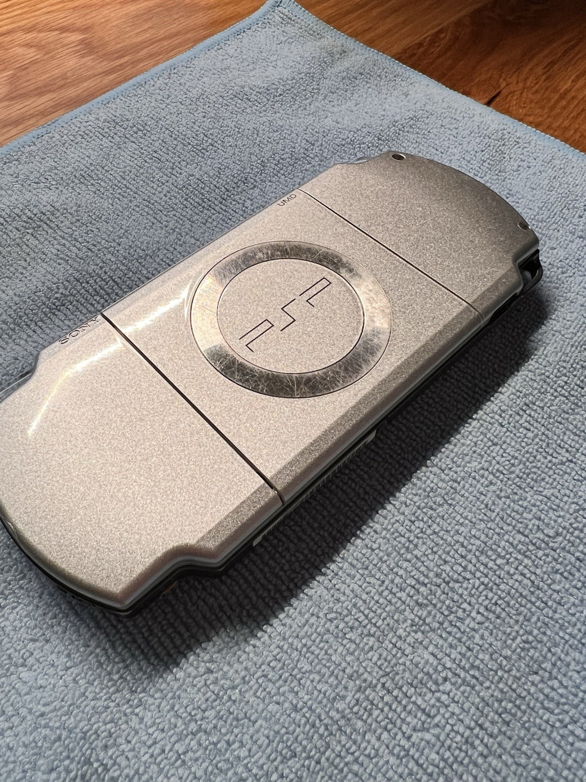 Sony PSP 2000 64MB Ice Silver Handheld System