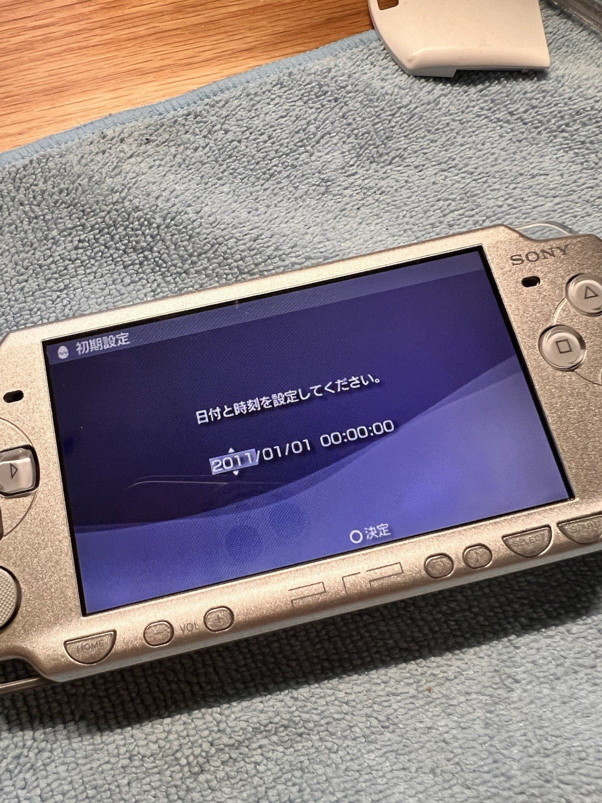 Sony PSP 2000 64MB Ice Silver Handheld System