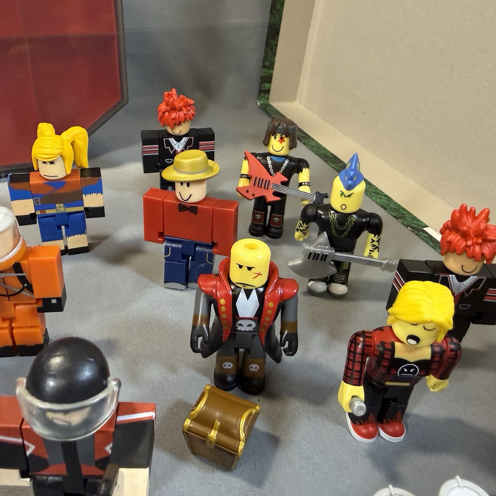 Roblox Lot of 38 Figurine/Figures, Weapons, Took Kit Case Toys Accessories OG