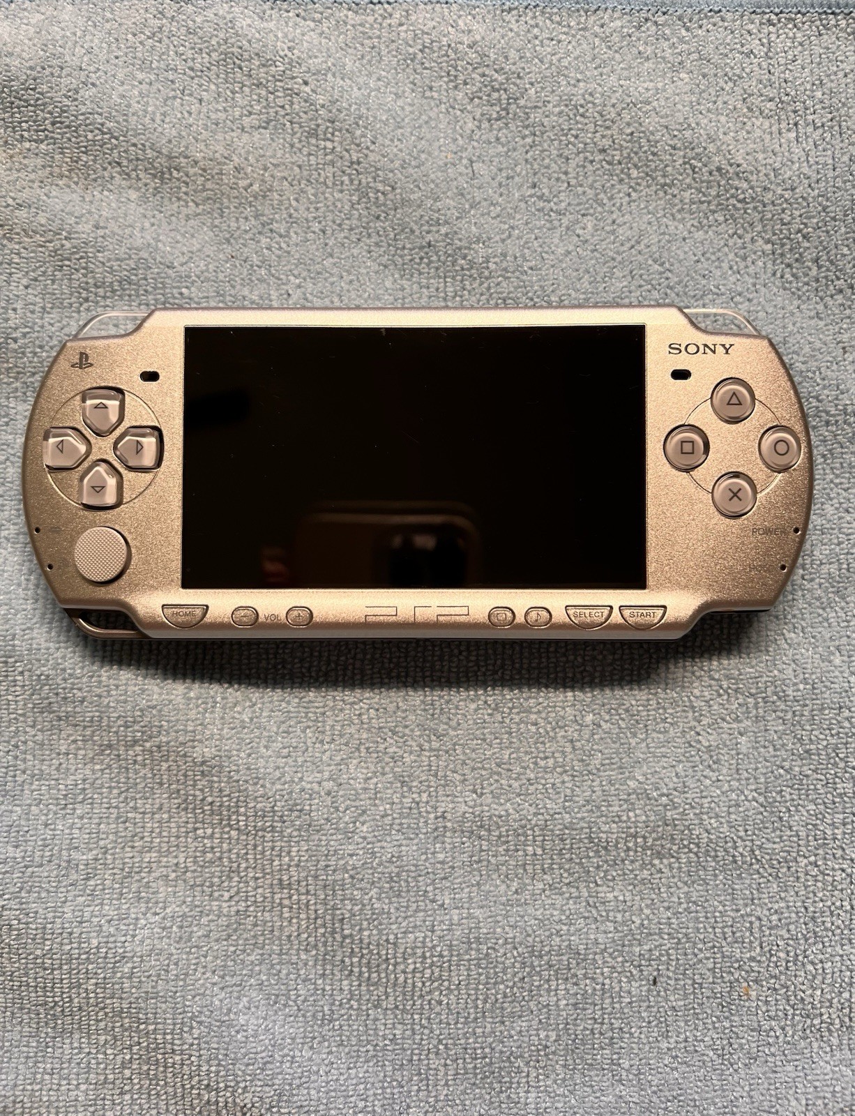 Sony PSP 2000 64MB Ice Silver Handheld System