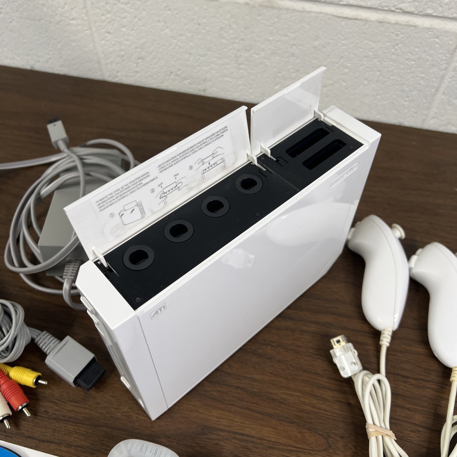 Nintendo Wii Console Bundle White RVL-001 + Wii Sports + 2 Remotes Tested Works