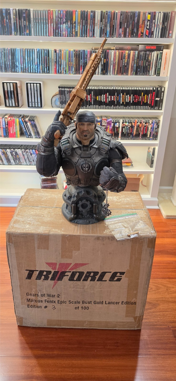 Triforce Gears Or War 2 Marcus Fenix Epic Scale Bust Gold Lancer Ed. *Damaged*