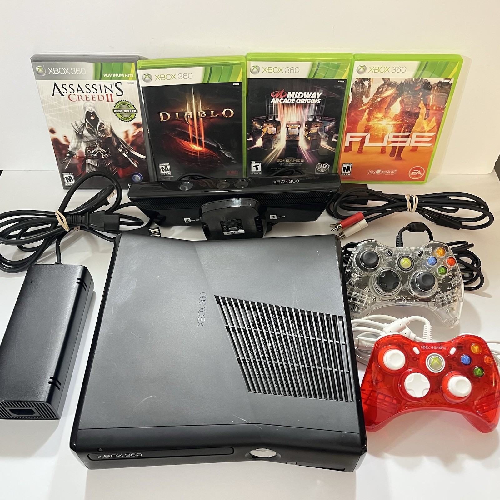 XBOX 360 Console, 4 Games, Kinect, 2 Controllers, AV Cords