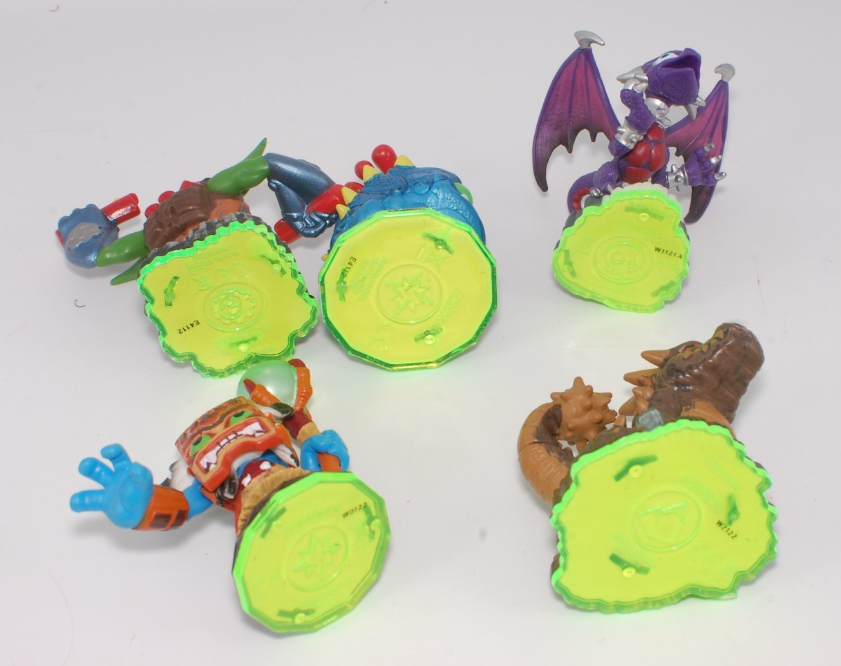 Lot of 24 Skylanders Figures – Characters, Levels, Accessories Spyros Adventure