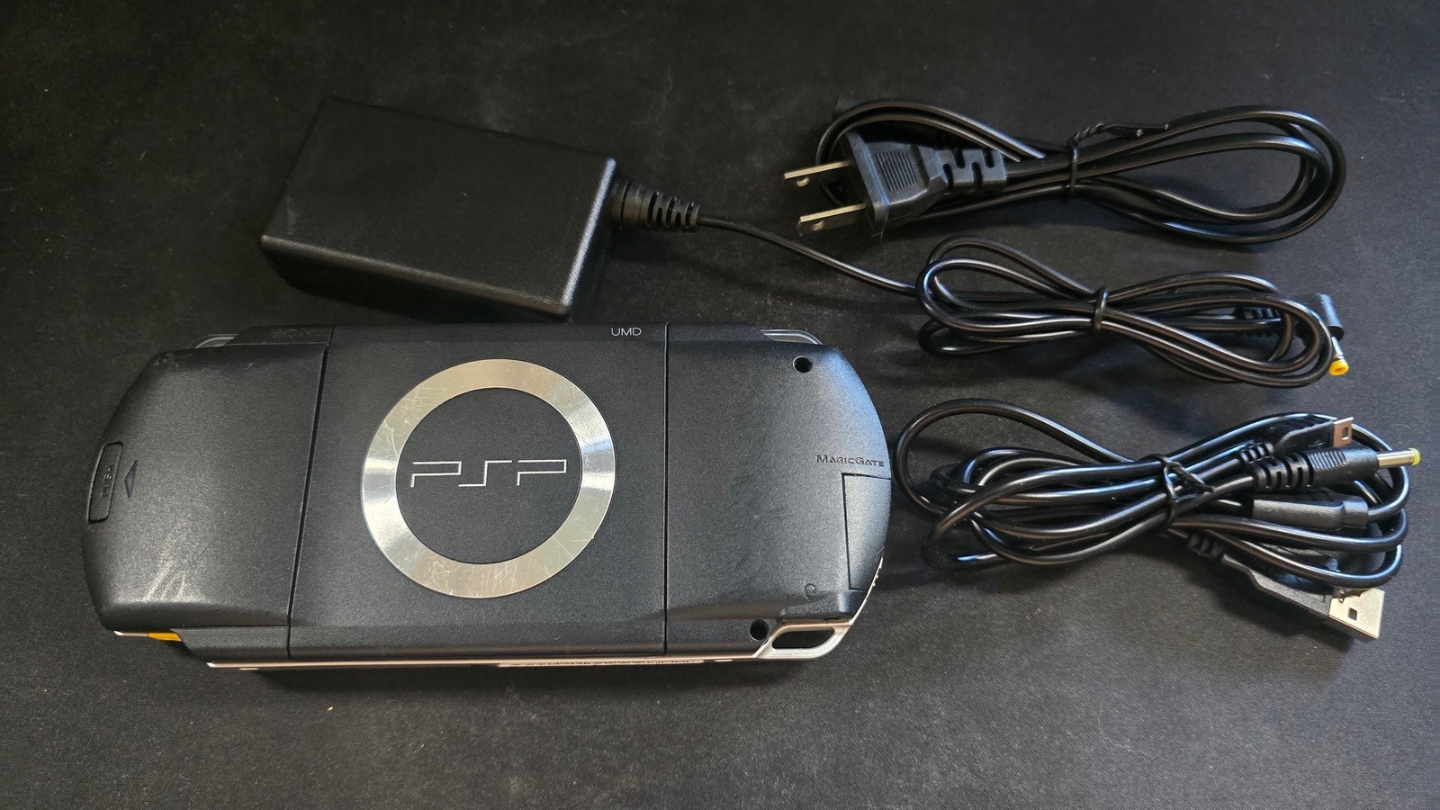 Sony PSP-1001 Playstation Portable Black Handheld Console System G/VG w 32mb&AC