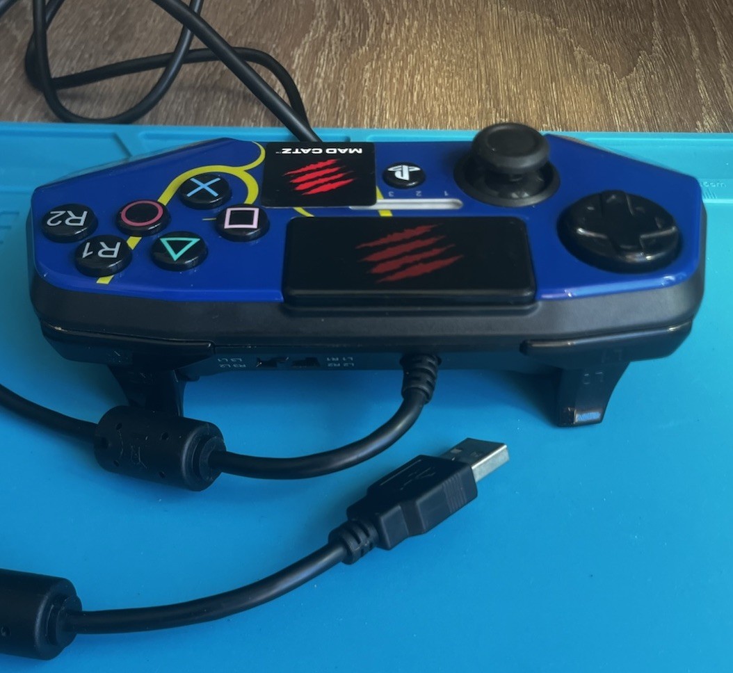 Mad Catz Street Fighter V Fight Pad Pro Chun-Li Blue