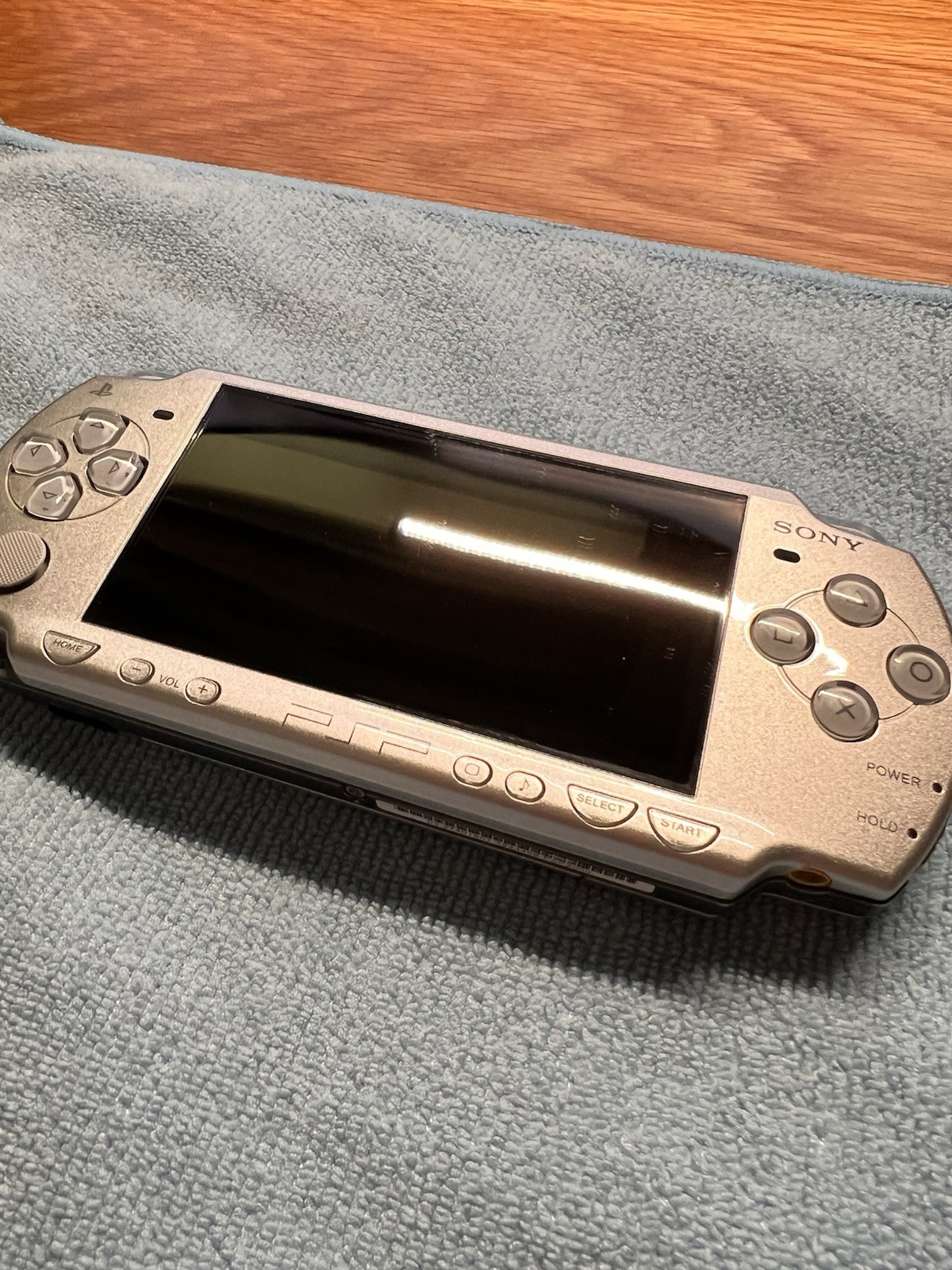 Sony PSP 2000 64MB Ice Silver Handheld System