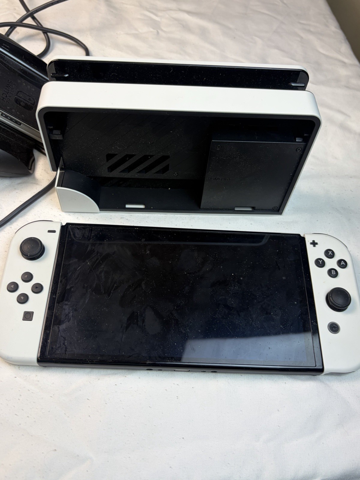 Nintendo Switch OLED HEG-001 64GB w/ White Joy-Cons Used