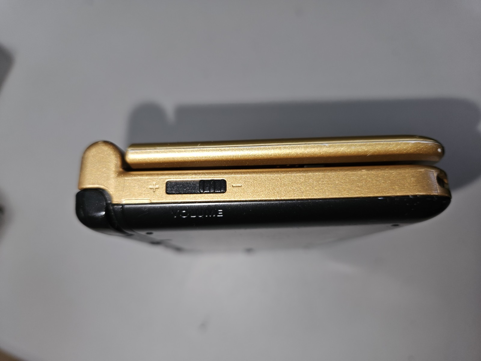 [READ] Nintendo 3DS XL Gold/Black System w/ Charger – Volume Slider NOT working