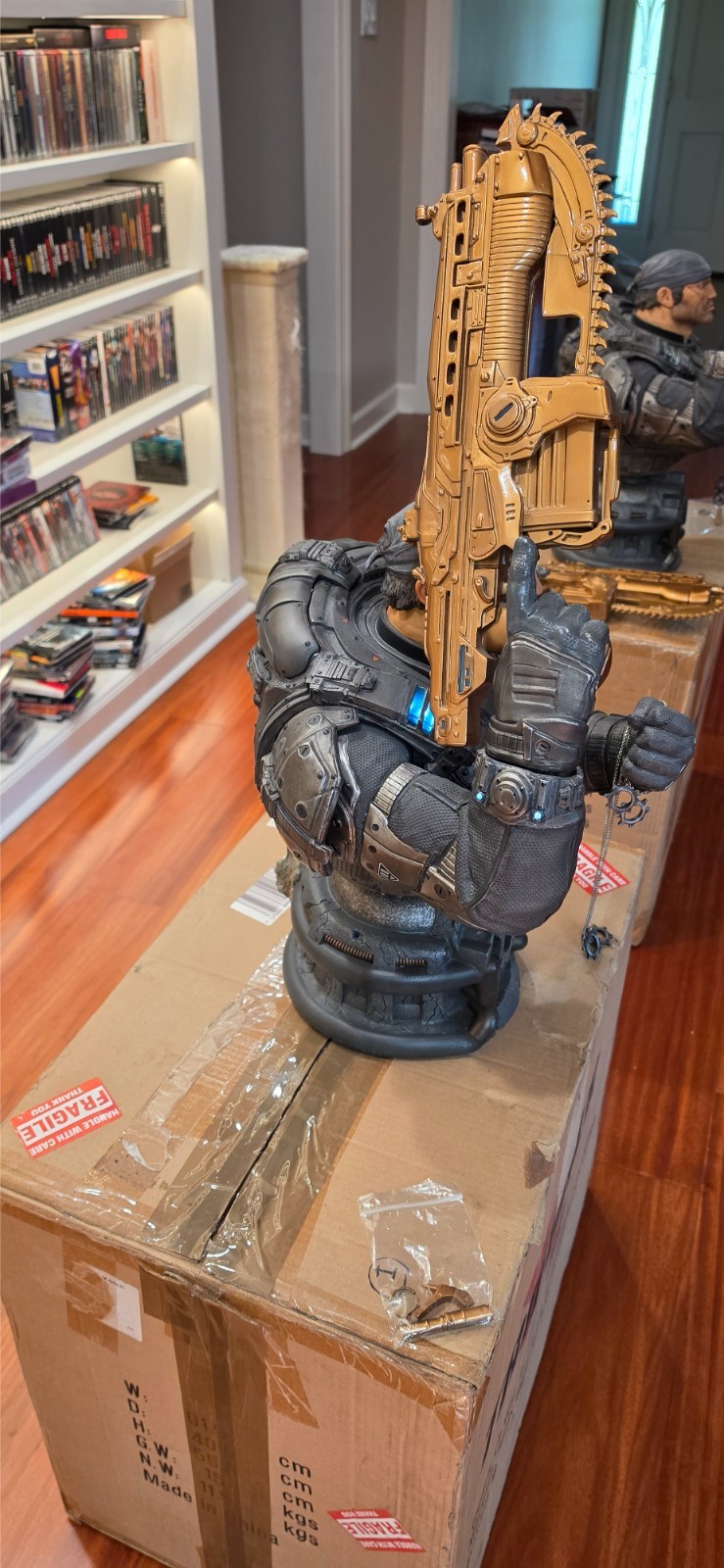 Triforce Gears Or War 2 Marcus Fenix Epic Scale Bust Gold Lancer Ed. *Damaged*