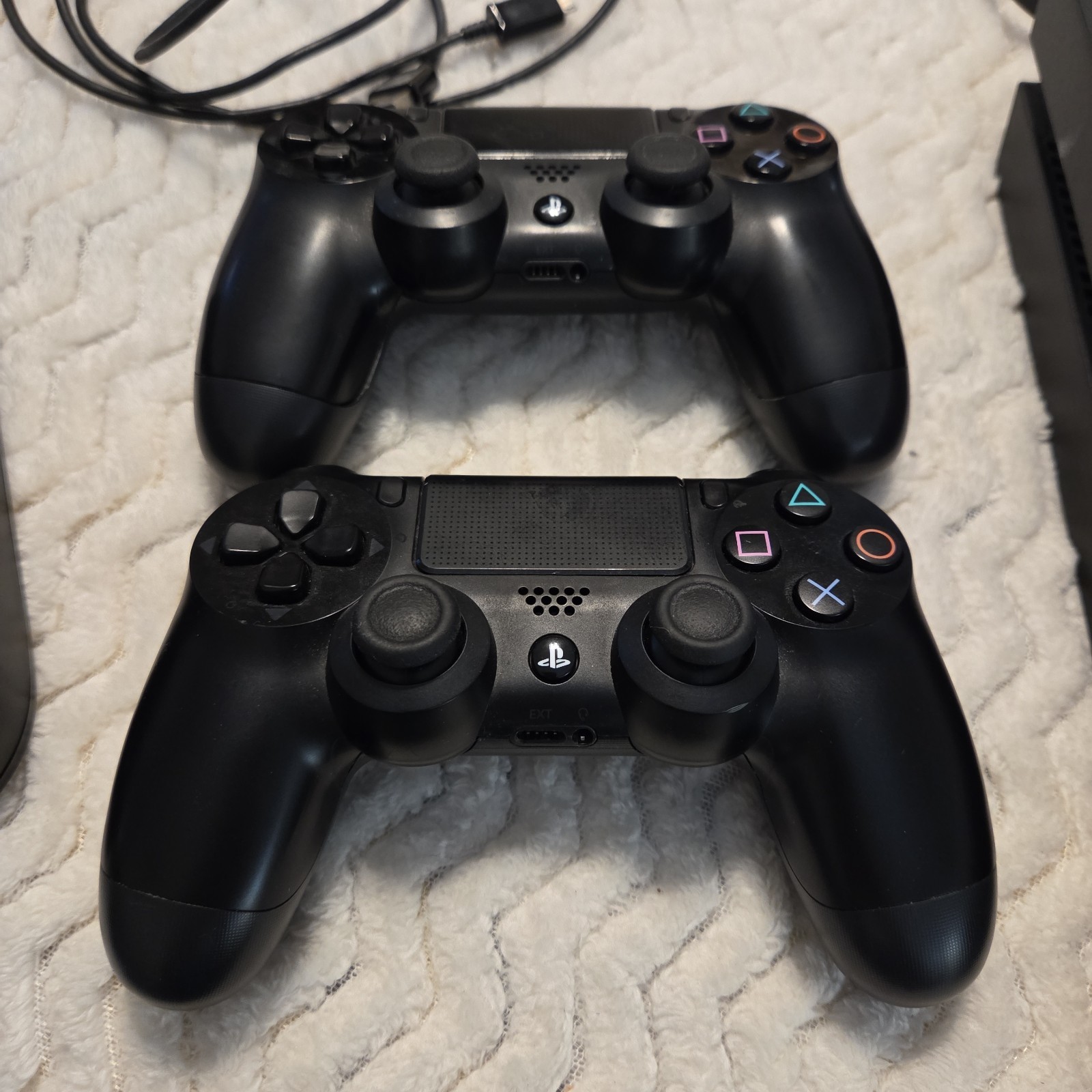 Sony PlayStation 4 (500 GB) Home Console With 2 Sony Controllers And Charger