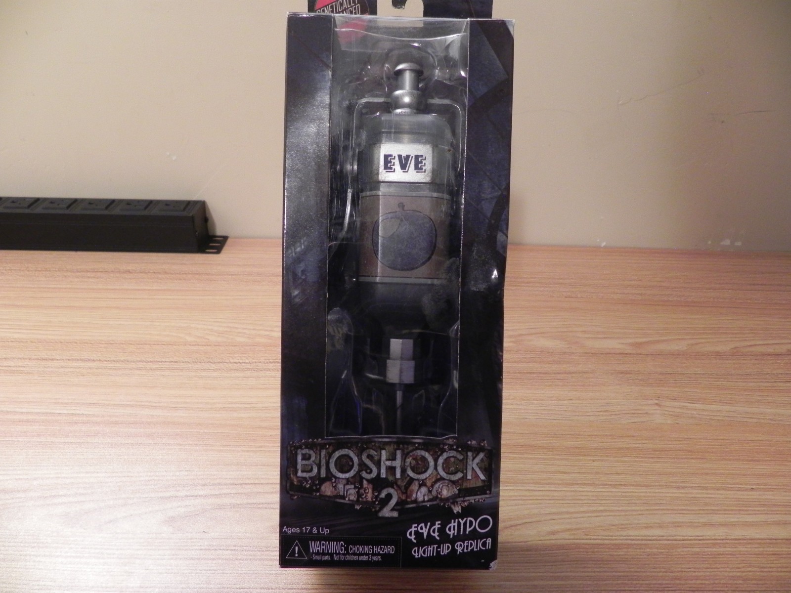 Bioshock Eve Hypo Syringe Replica 1/1 Scale Blue LED – NECA
