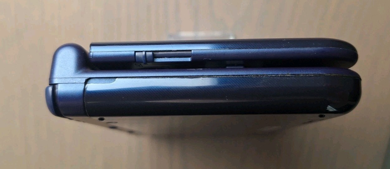 New Nintendo 3DS XL Metallic Blue Charger + 32GB SD Card | Region Free TOP IPS