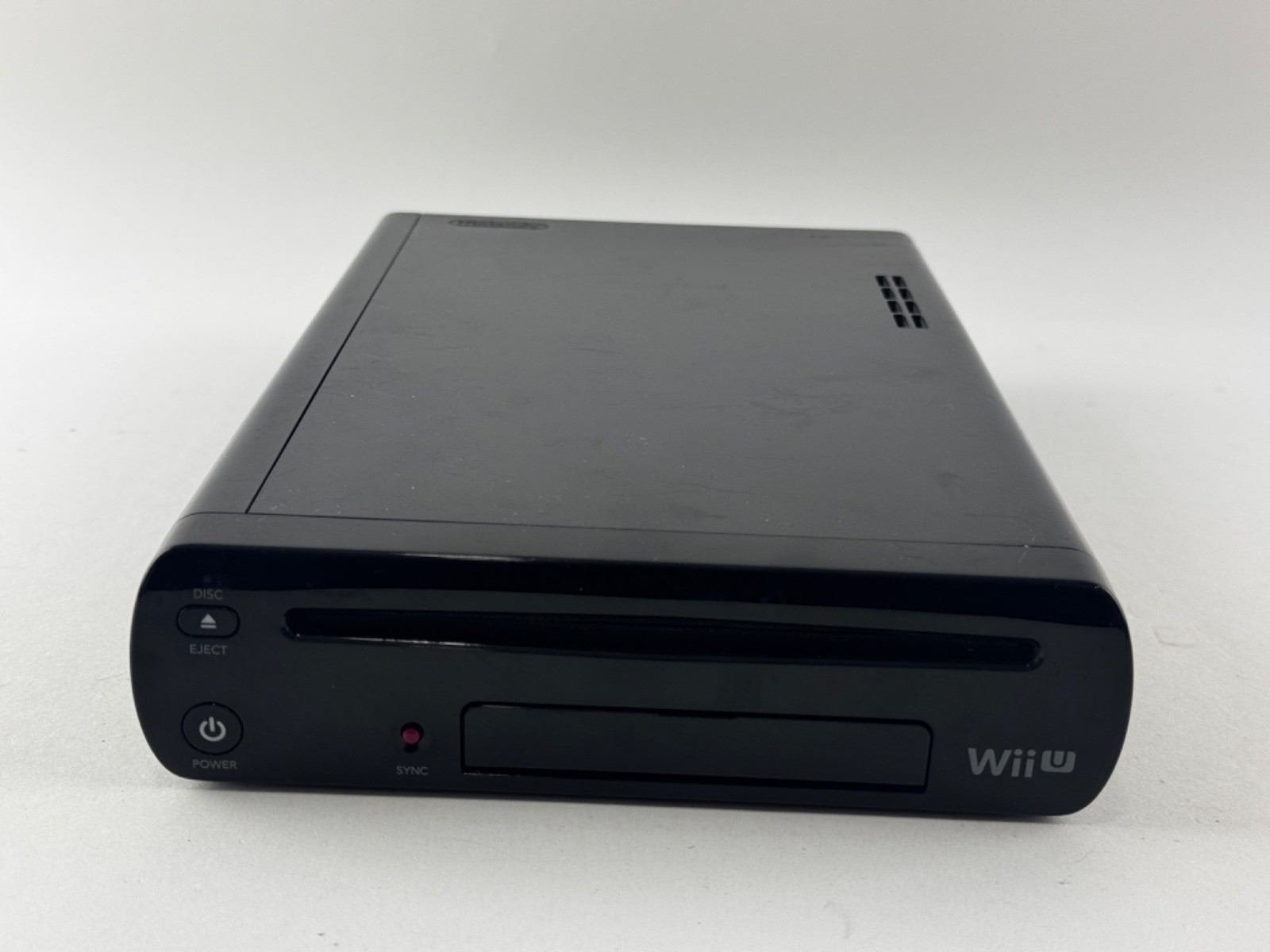 Nintendo Wii U 32GB Deluxe Console Bundle w/Super Mario 3D World & Nintendo Land