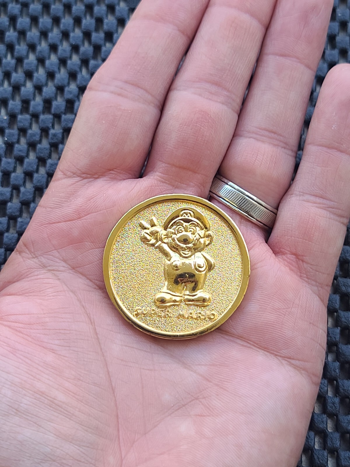 Super Mario Gold Coin Medal Video Game 10th Anniversary Rare Promo SNES N64 GBA