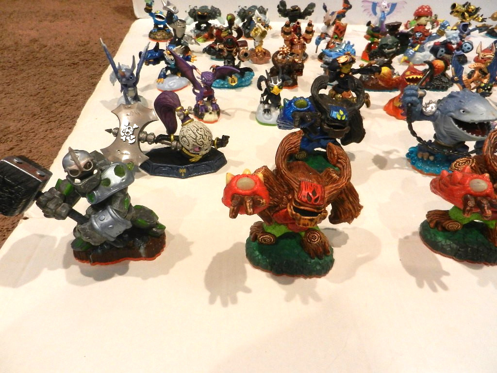 Lot of 50 Skylanders Figures – Mix of Spyro / Giants / Swap Force