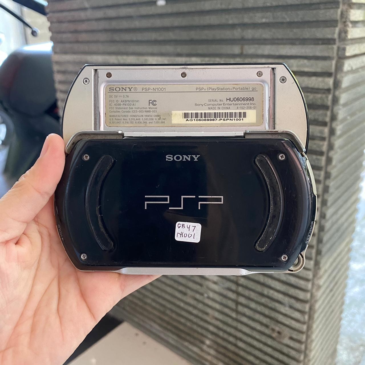 Pre-Owned Sony PSP GO Black PSP-N1001 – See Photos Read Description!!