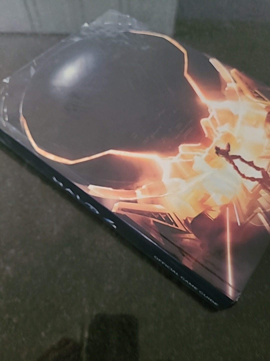 HALO 4 OFFICIAL GAME GUIDE BOOK HARDBACK BOOK 343 INDUSTRIES ￼￼ COLLECTORS ED.