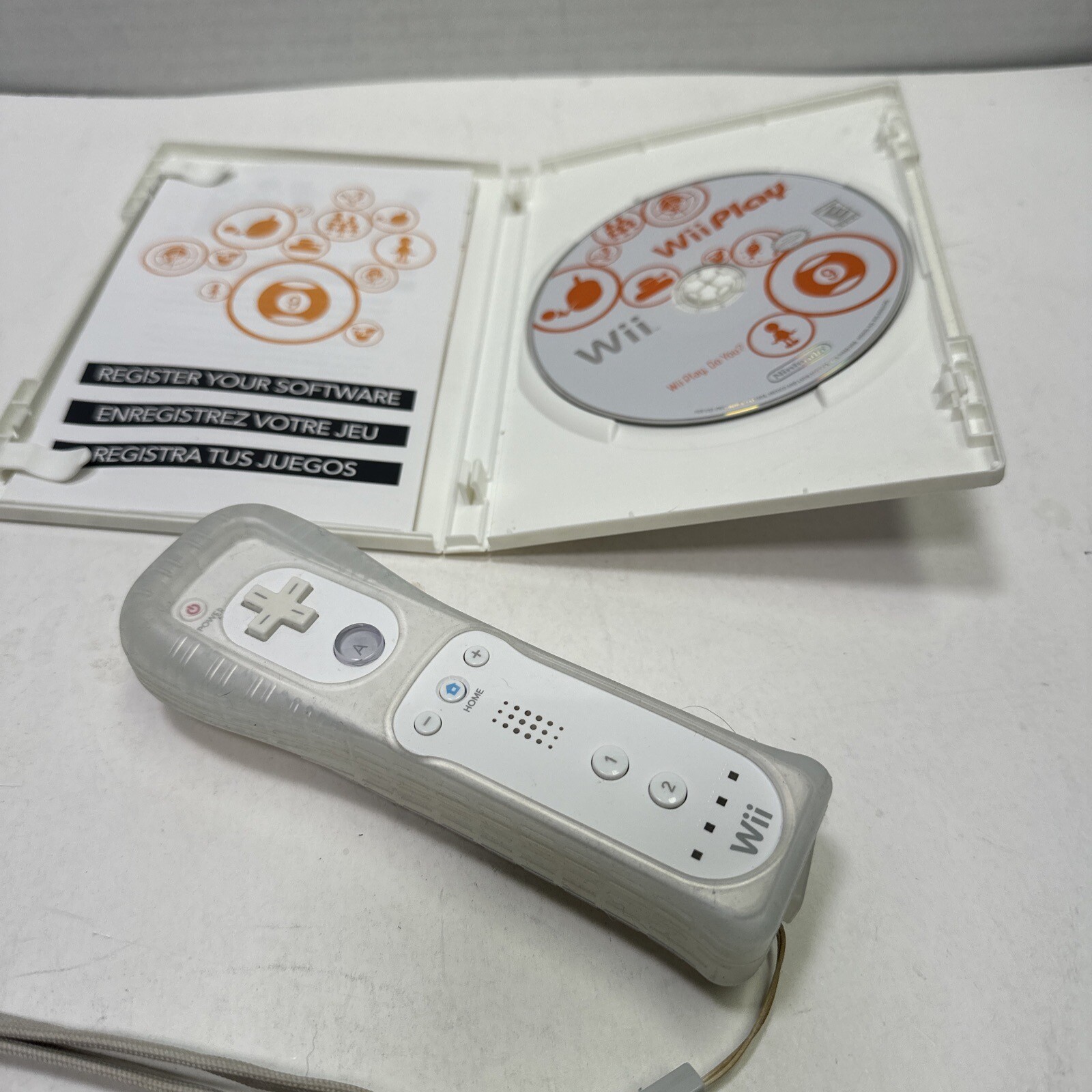 Wii Play Nintendo Wii Game + Wii Remote + Silicone Sleeve 2007 Complete Tested