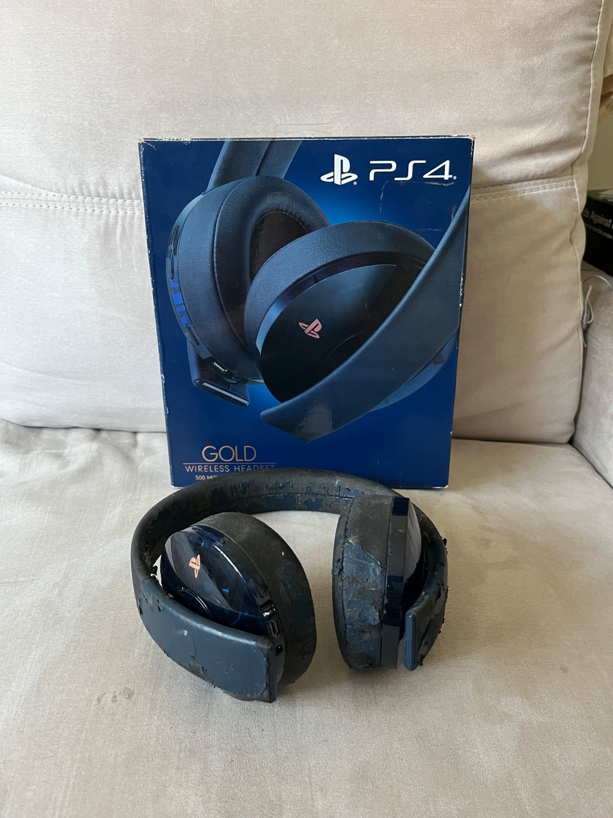 Sony Playstation PS4 Gold Wireless Headset 500 Million Edition W/ box & inserts
