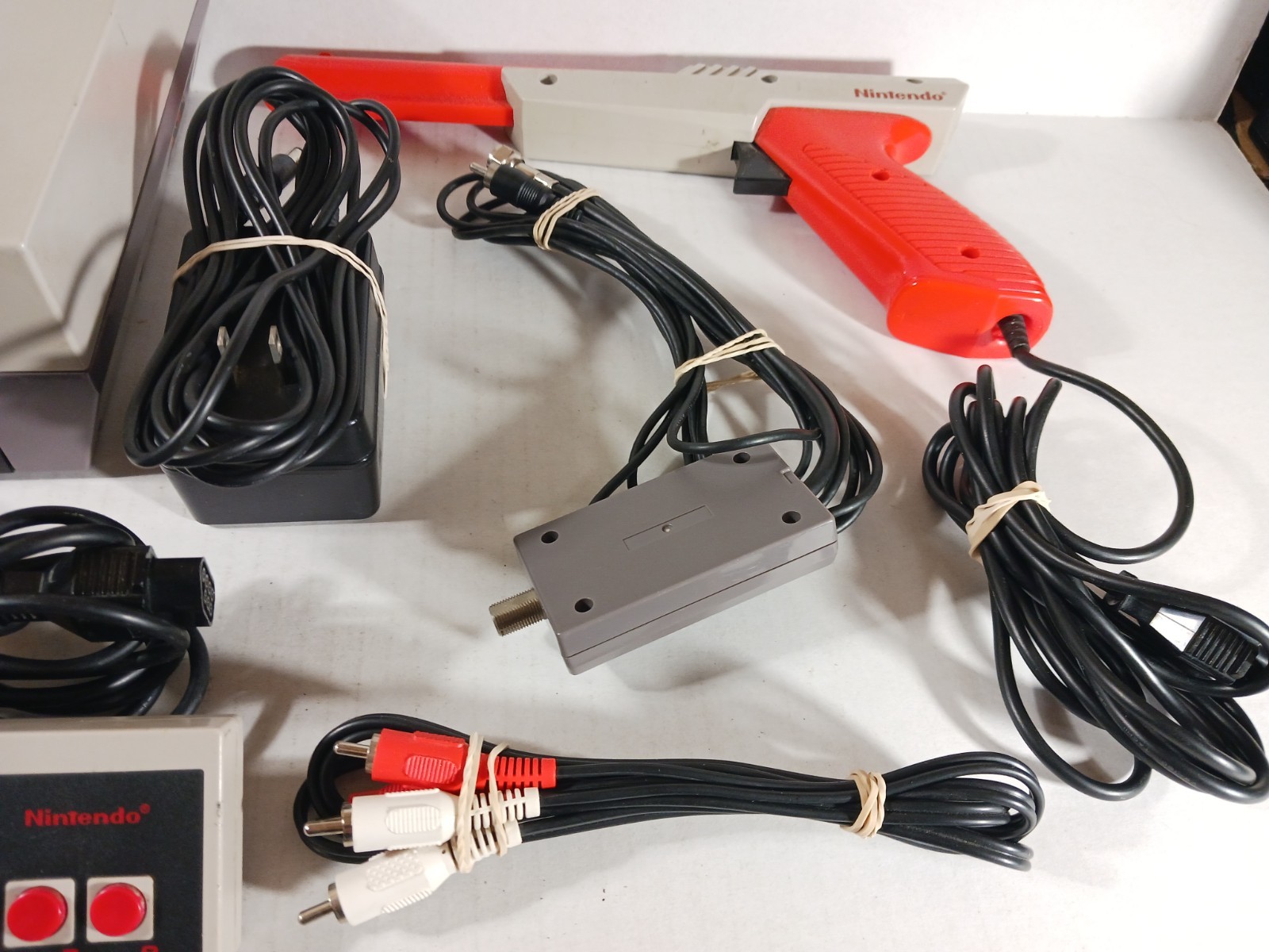 Nintendo NES Console Bundle Tested Cleaned 2 Controllers OEM Cords Mario TMNT