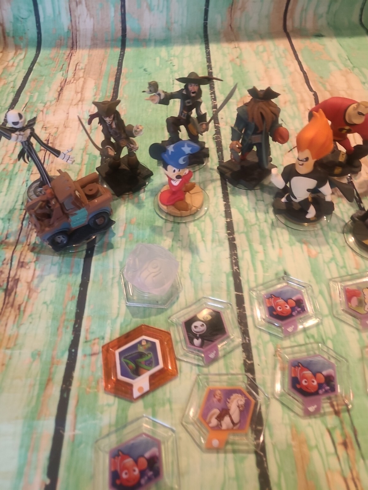 Disney Infinity Lot Of 14 Figures And 11 Power Disc The Incredibles Pirates