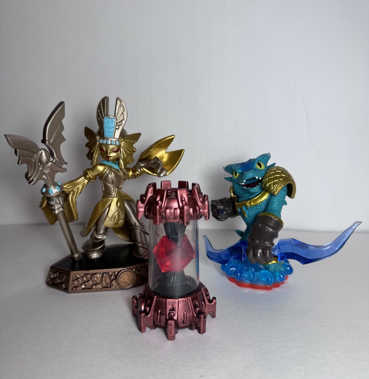 Skylanders Lot – Golden Queen Activision w Fire Reactor, Trap Team Snap Shot