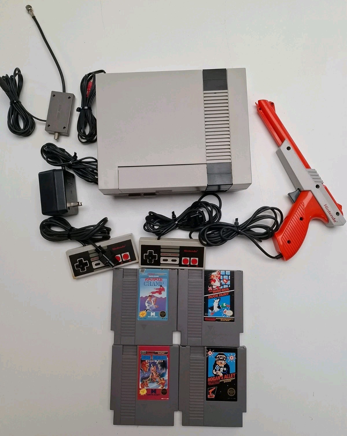 Nintendo NES Console Bundle OEM Tested Cleaned 2 Controllers Zapper Gun 4 Games