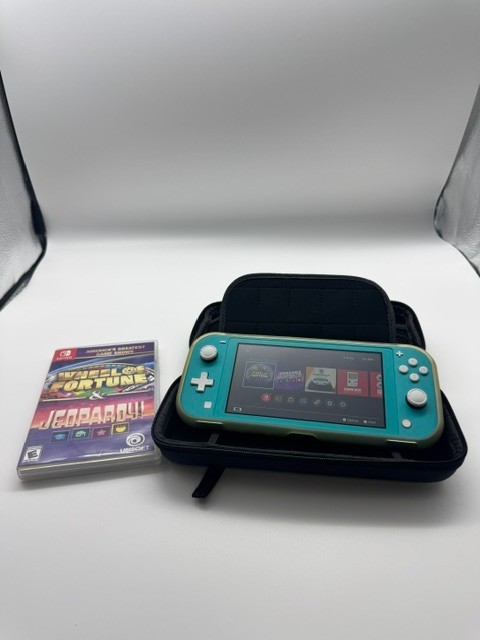 Nintendo Switch Lite – Teal – 32GB – Excellent Condition – Cases & Charger
