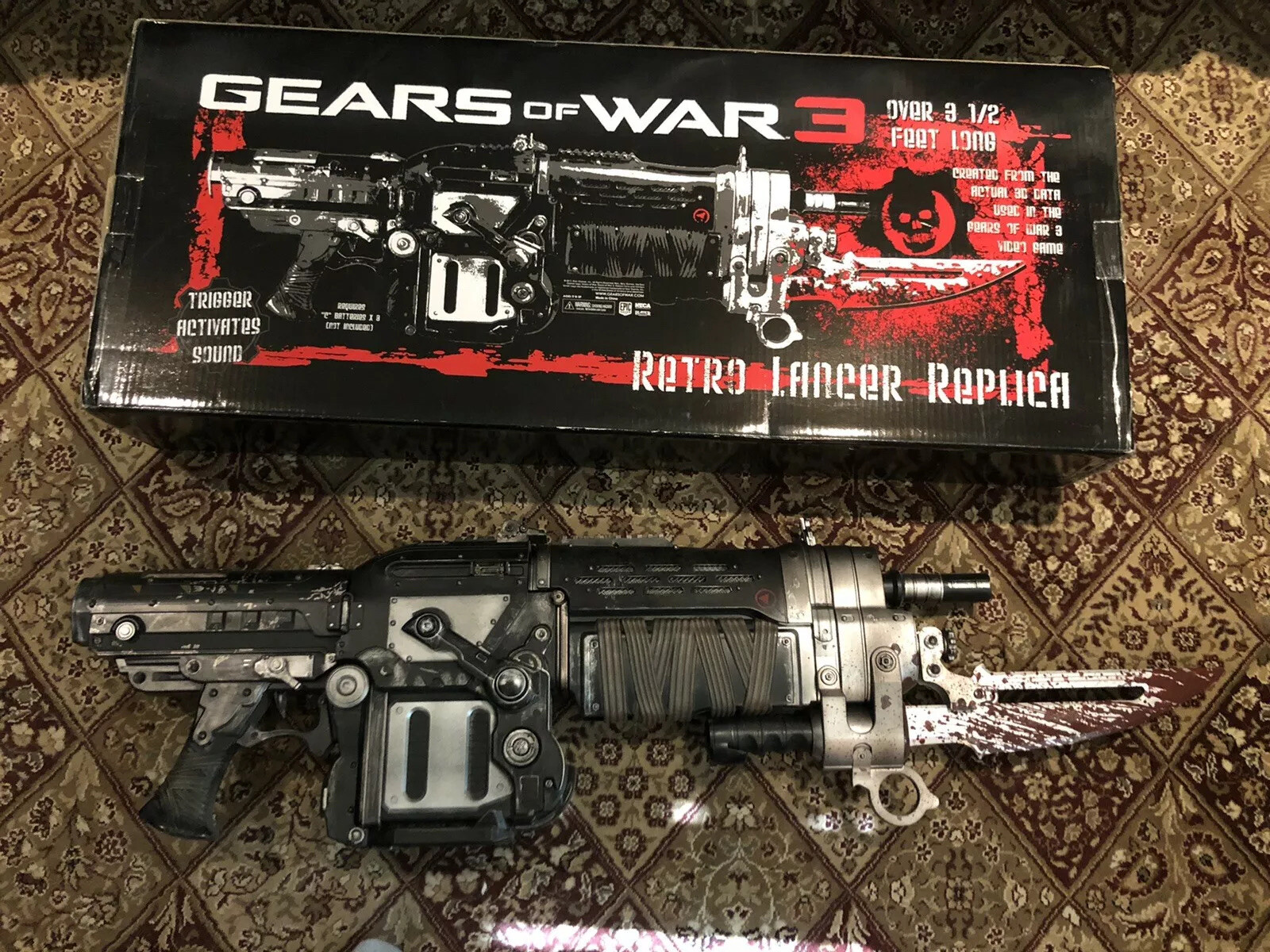 Official Gears Of War 3 Bloody Retro Lancer Neca Weapon Replica. Read Descrption
