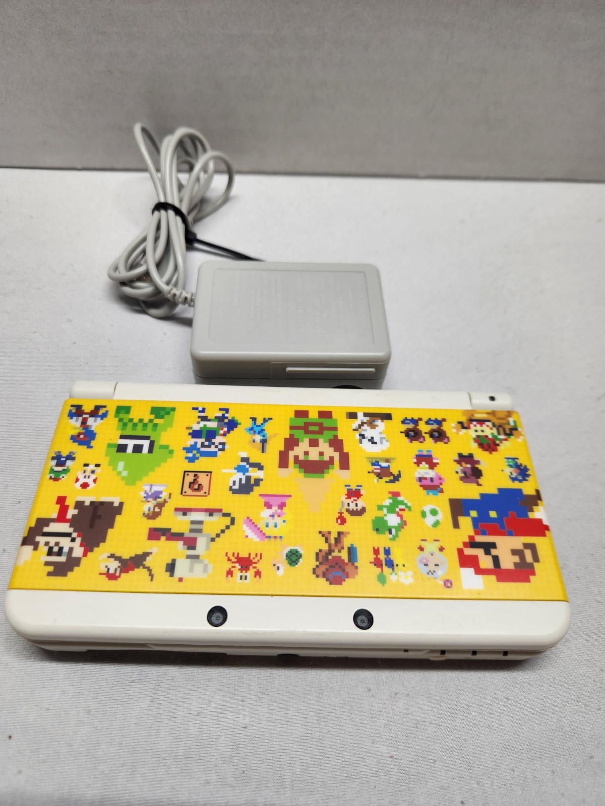 Nintendo 3DS Model Ktr-001 W/ Kisekae Mario Maker Plate Tested W/Non Oem Charger